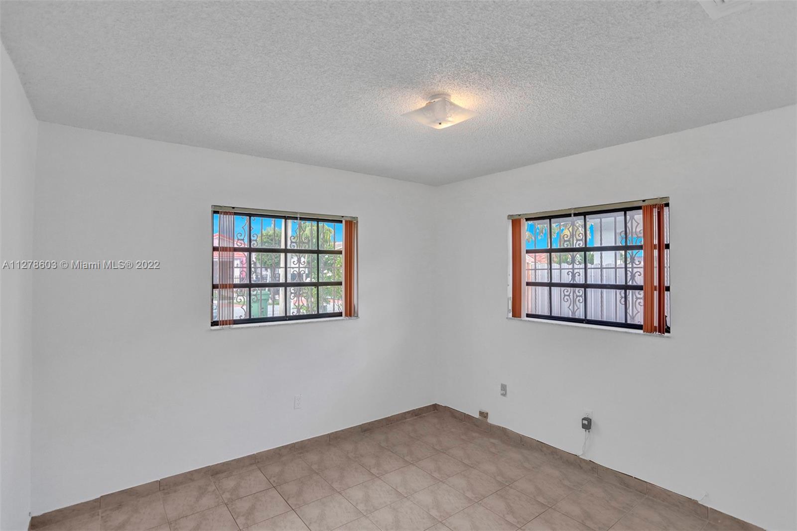 ROBLES GARDENS - Residential