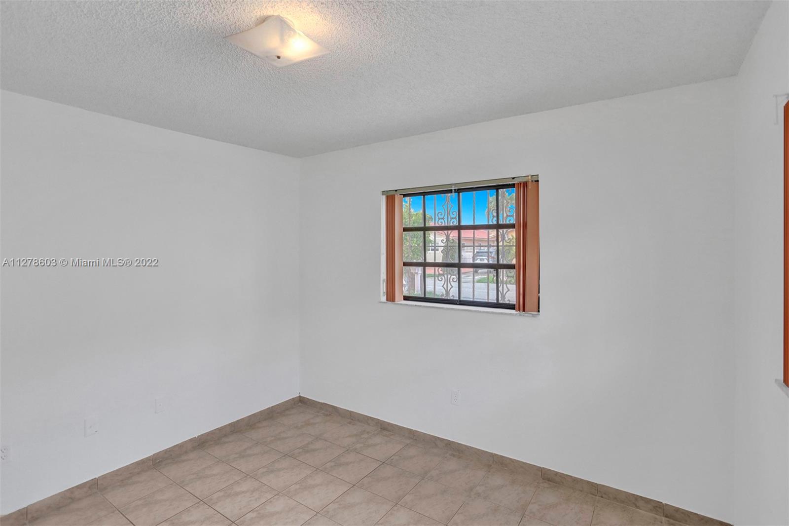 ROBLES GARDENS - Residential