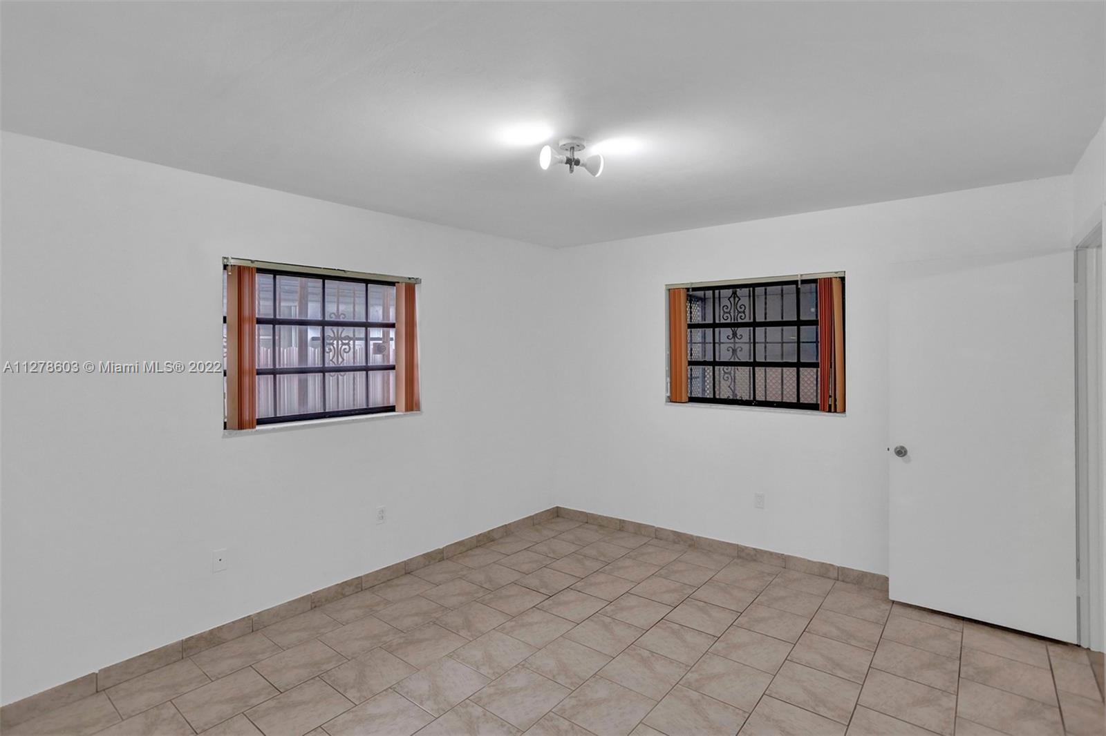 ROBLES GARDENS - Residential
