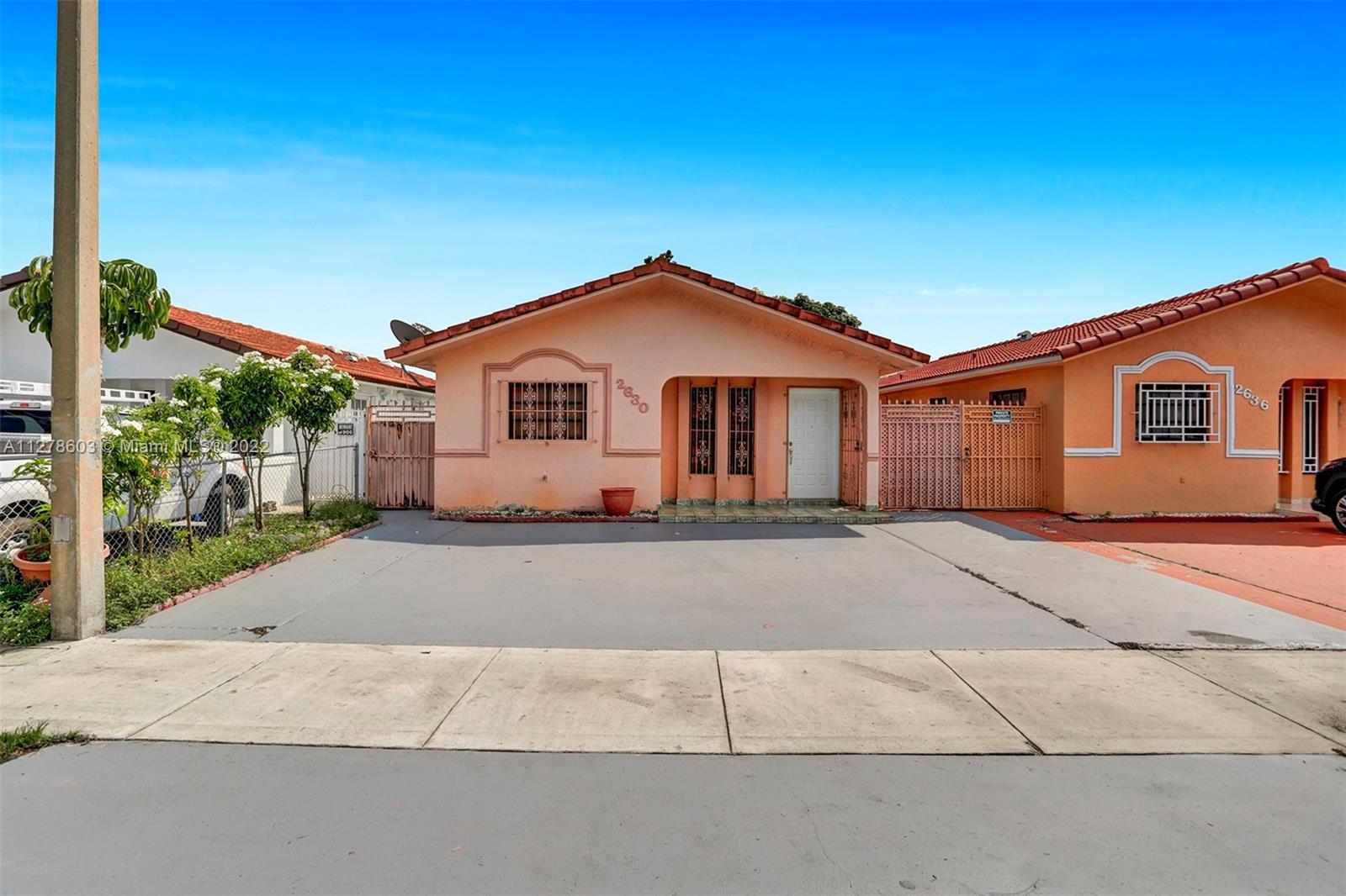 ROBLES GARDENS - Residential