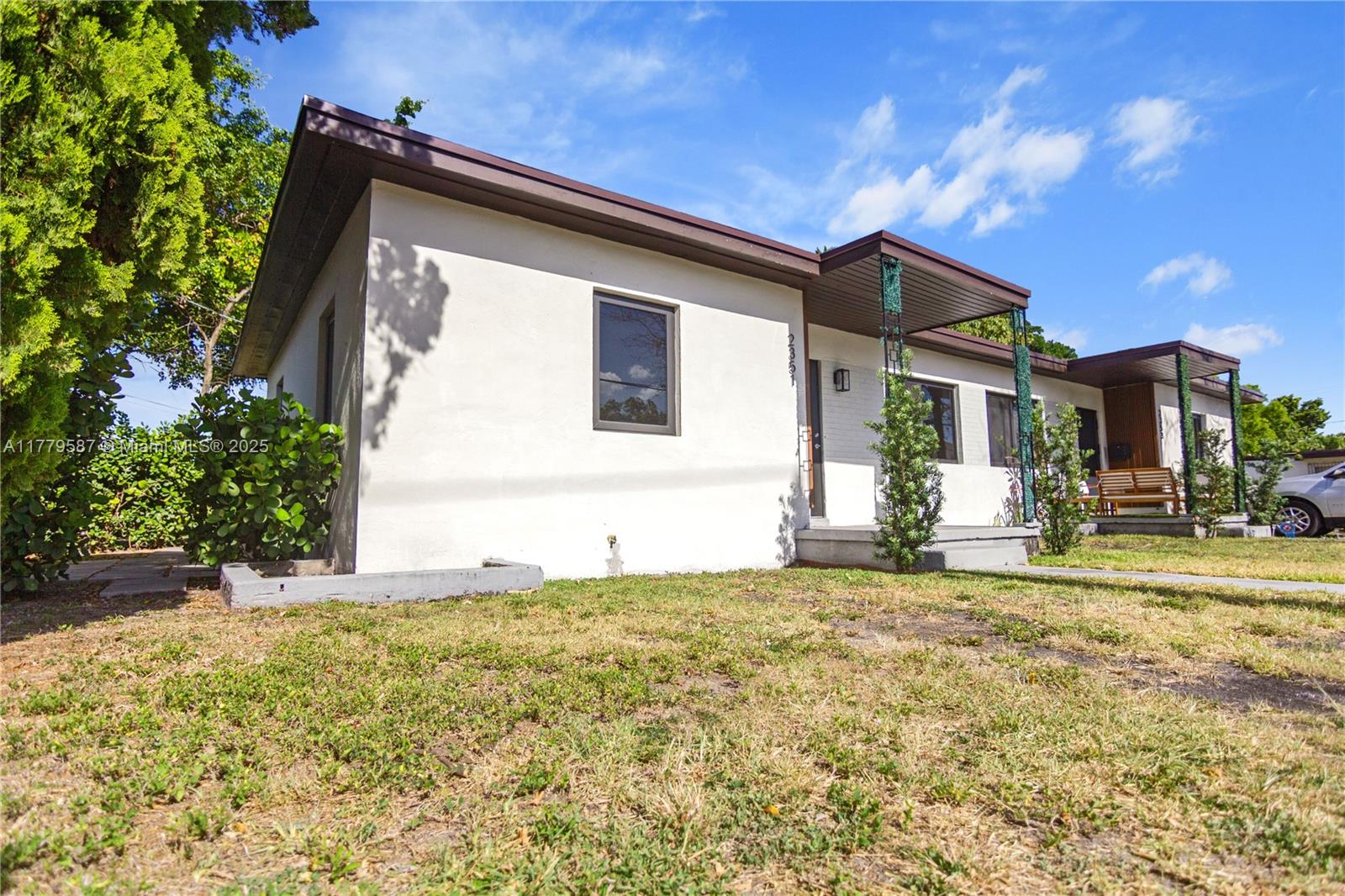 AMND MIAMI SUBURBAN ACRES - Residential Lease