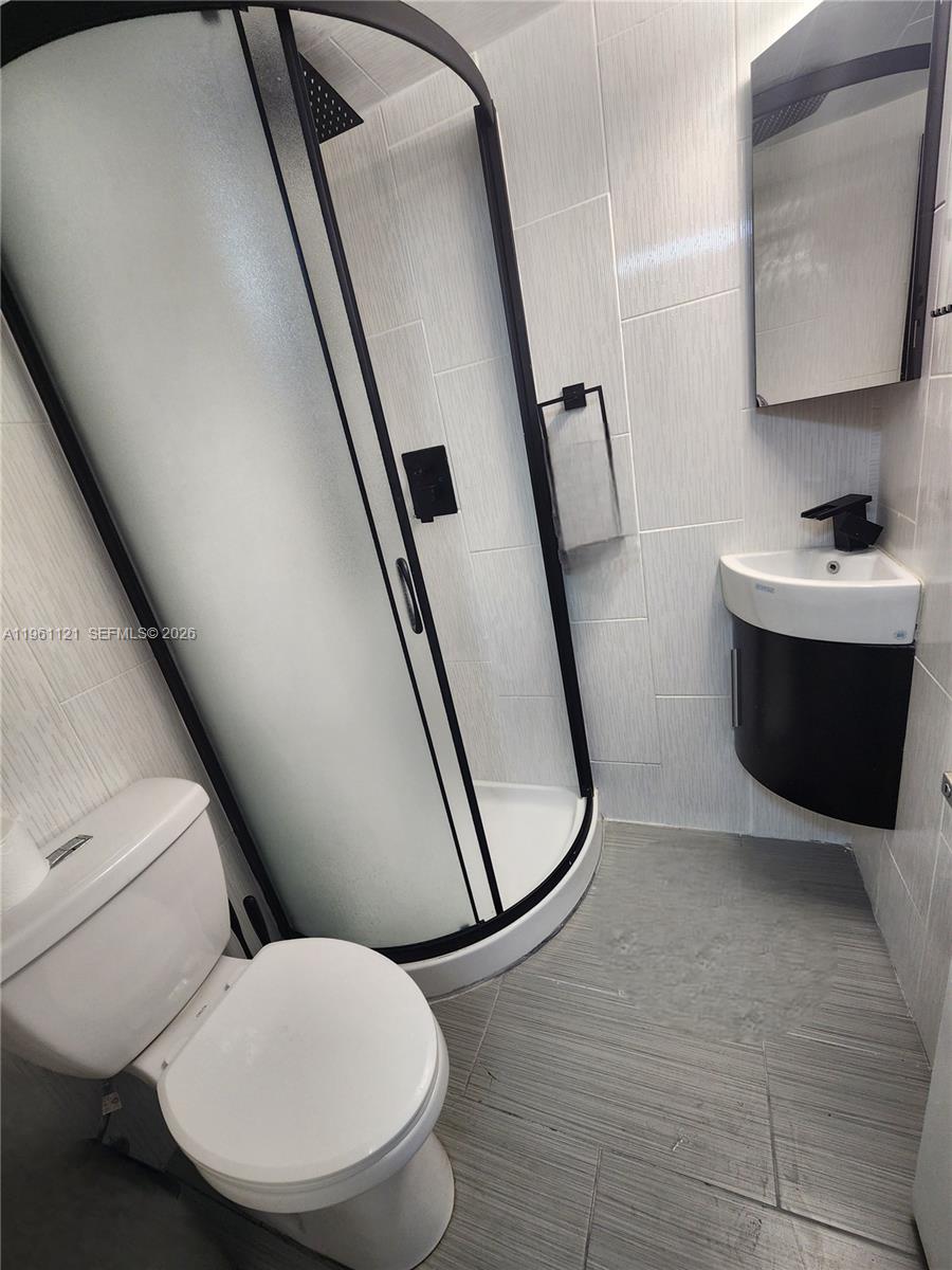 ADMIRALS PORT CONDO WEST - Residential