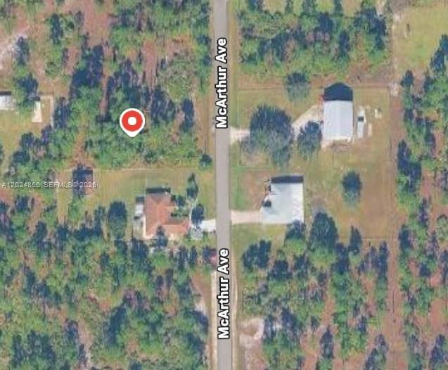 Discover this half-acre lot at an excellent price! Don’t miss the opportunity to build your dream home on a spacious half acre or make a smart investment. This land already has a survey completed and was inspected last year for gopher tortoises and any protected wildlife in Florida.
It also offers a fantastic location, close to shopping centers, supermarkets, restaurants, and more.