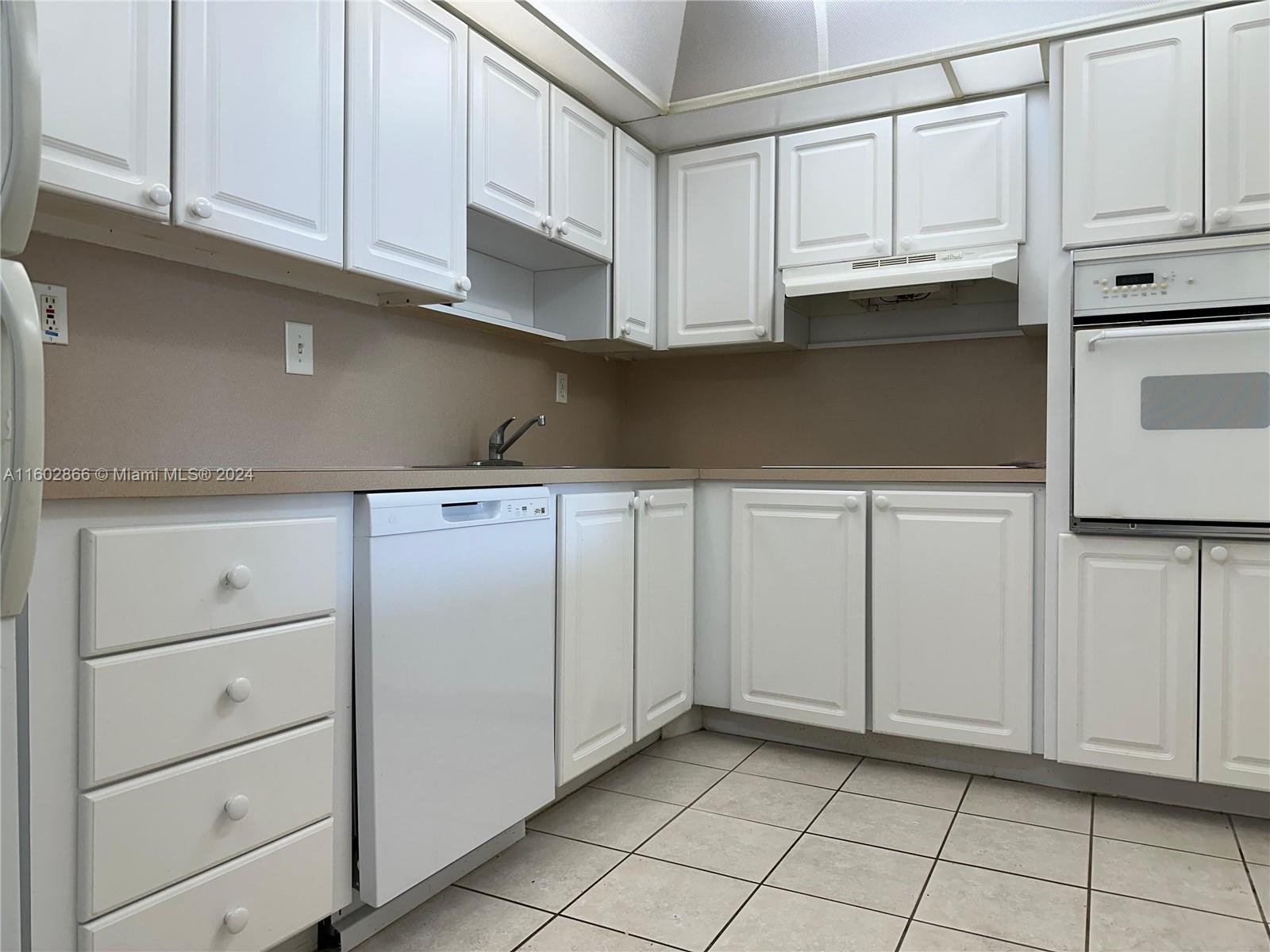 OCEANVIEW BUILDING B COND - Residential Lease
