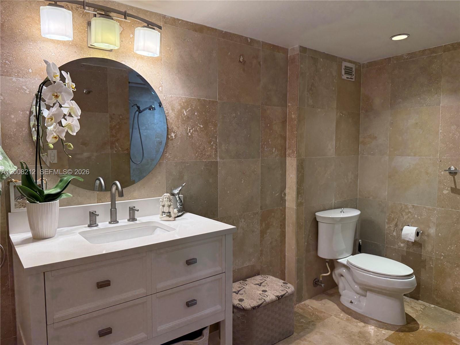 THE ISLANDER CLUB CONDO - Residential