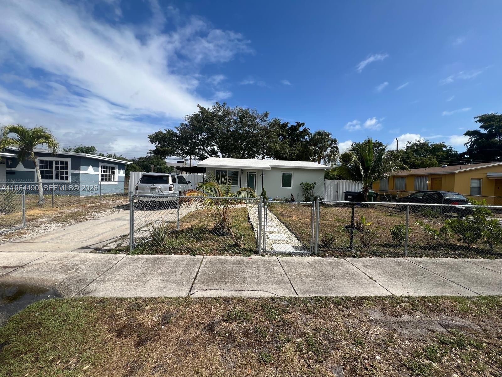 LAUDERDALE MANOR HOMESITE - Residential