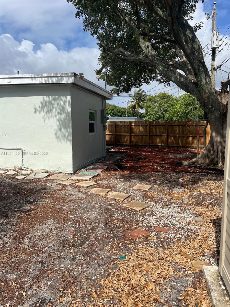 LAUDERDALE MANOR HOMESITE - Residential