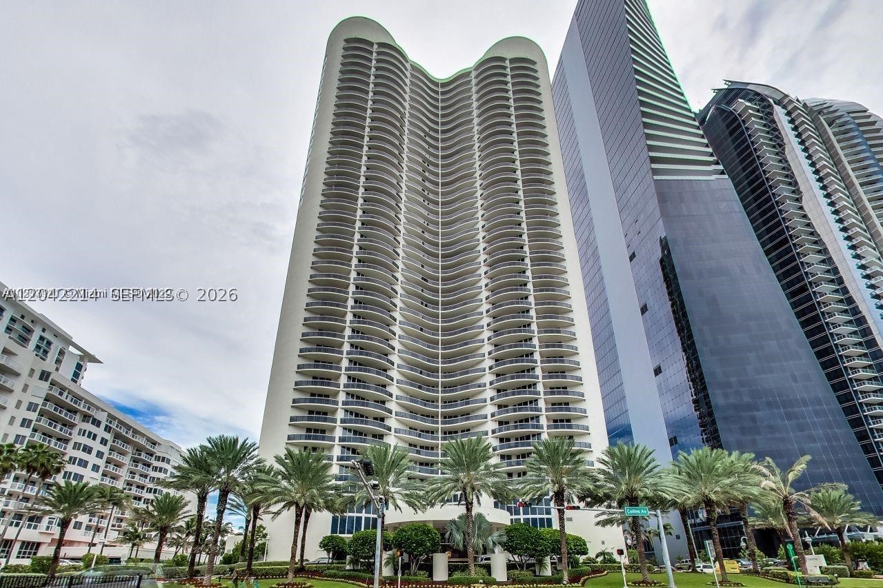 OCEAN FOUR CONDO - Residential Lease