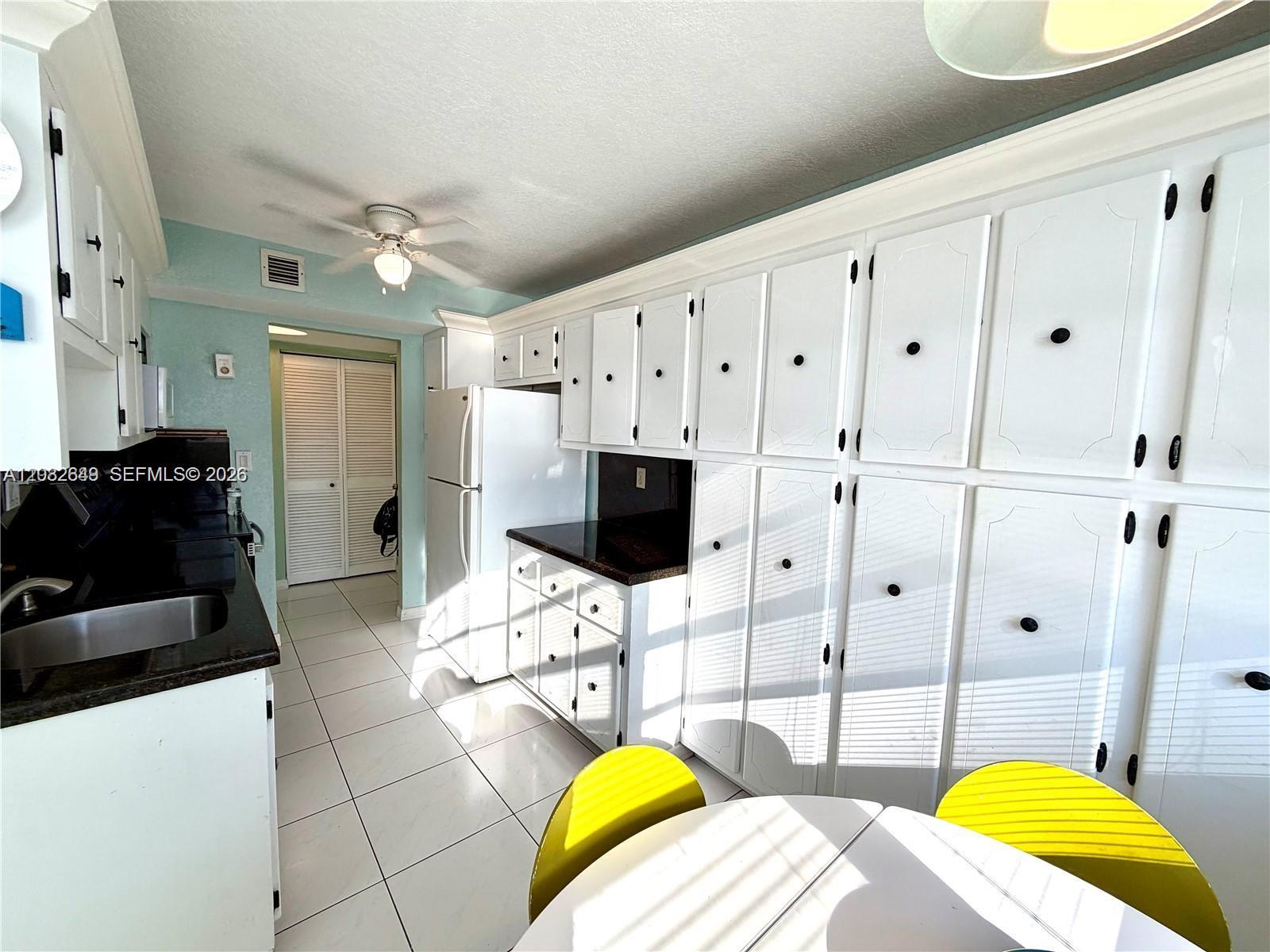 PLAZA TOWERS NORTH CONDO - Residential