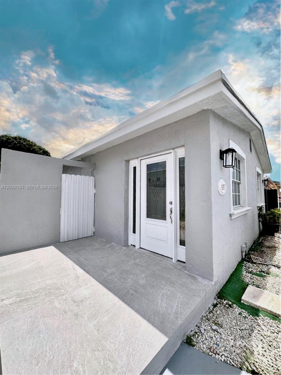 6TH ADDN TO HIALEAH - Residential Lease