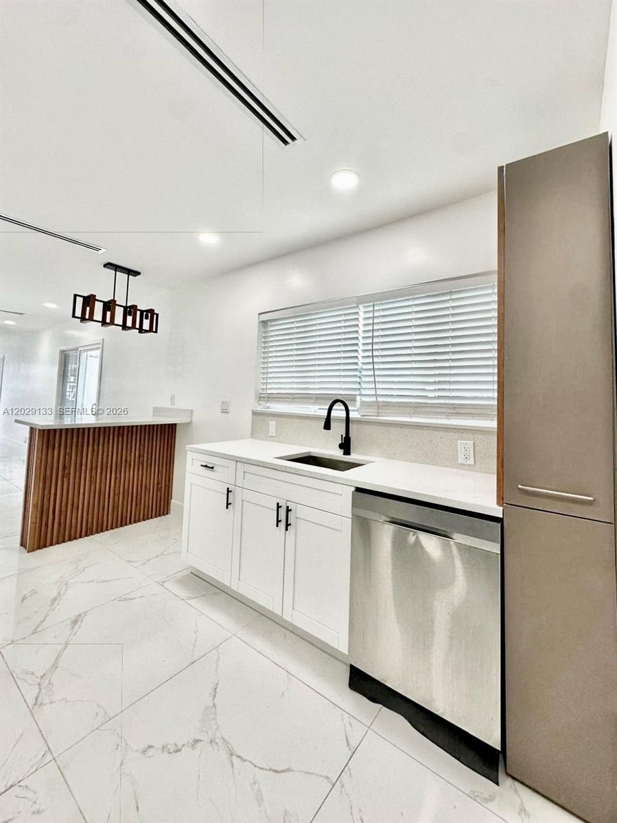 6TH ADDN TO HIALEAH - Residential Lease
