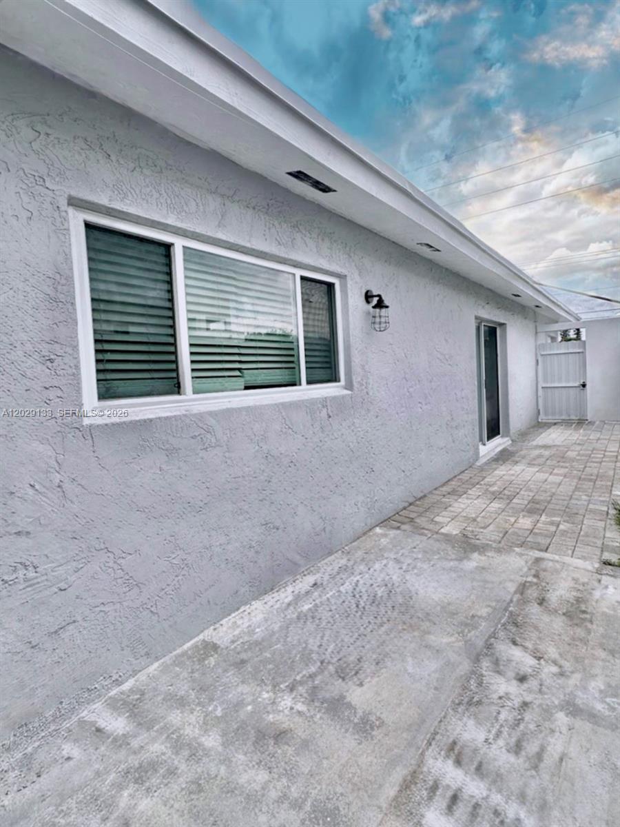 6TH ADDN TO HIALEAH - Residential Lease