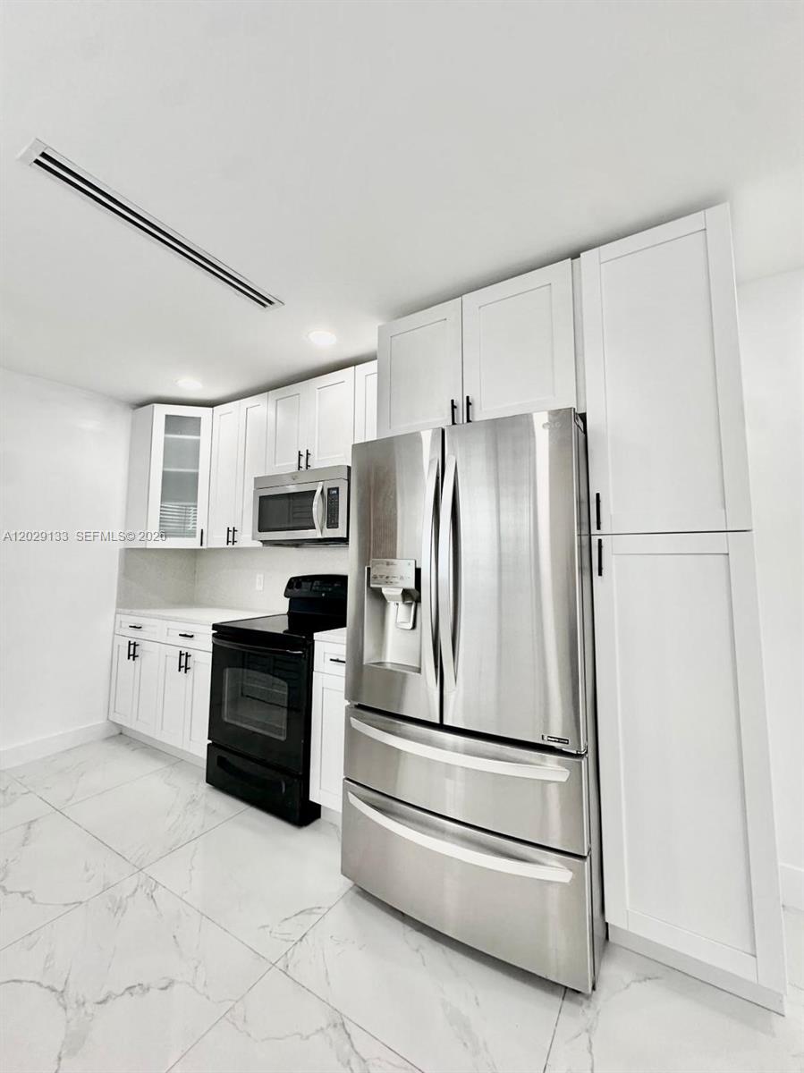 6TH ADDN TO HIALEAH - Residential Lease