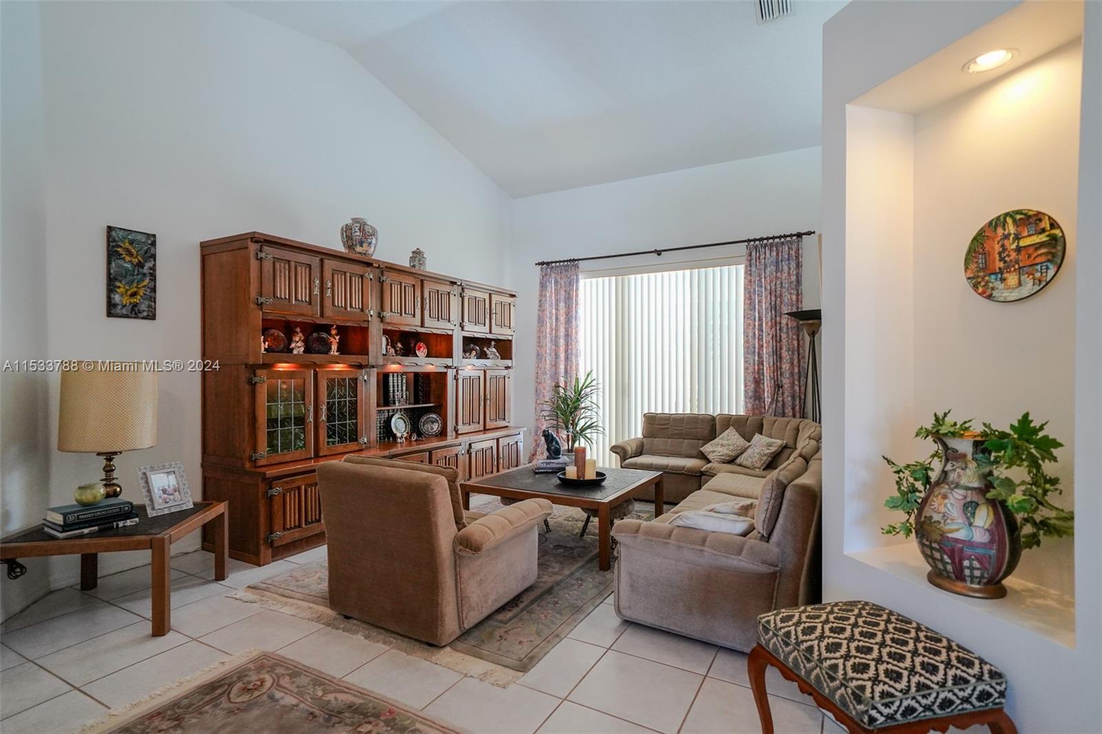 PEBBLE CREEK AT JACARANDA - Residential