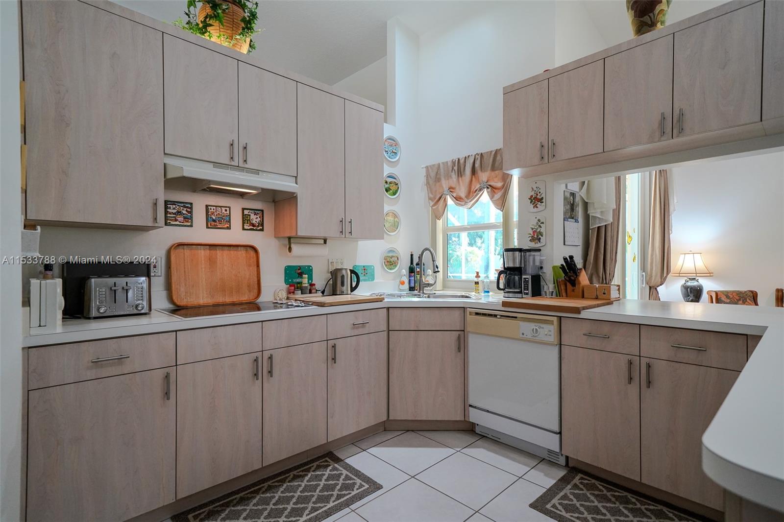PEBBLE CREEK AT JACARANDA - Residential
