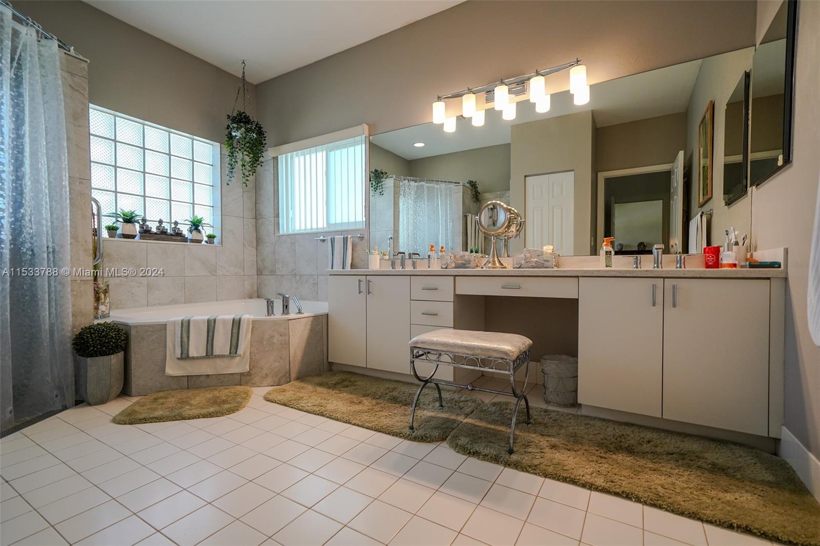 PEBBLE CREEK AT JACARANDA - Residential