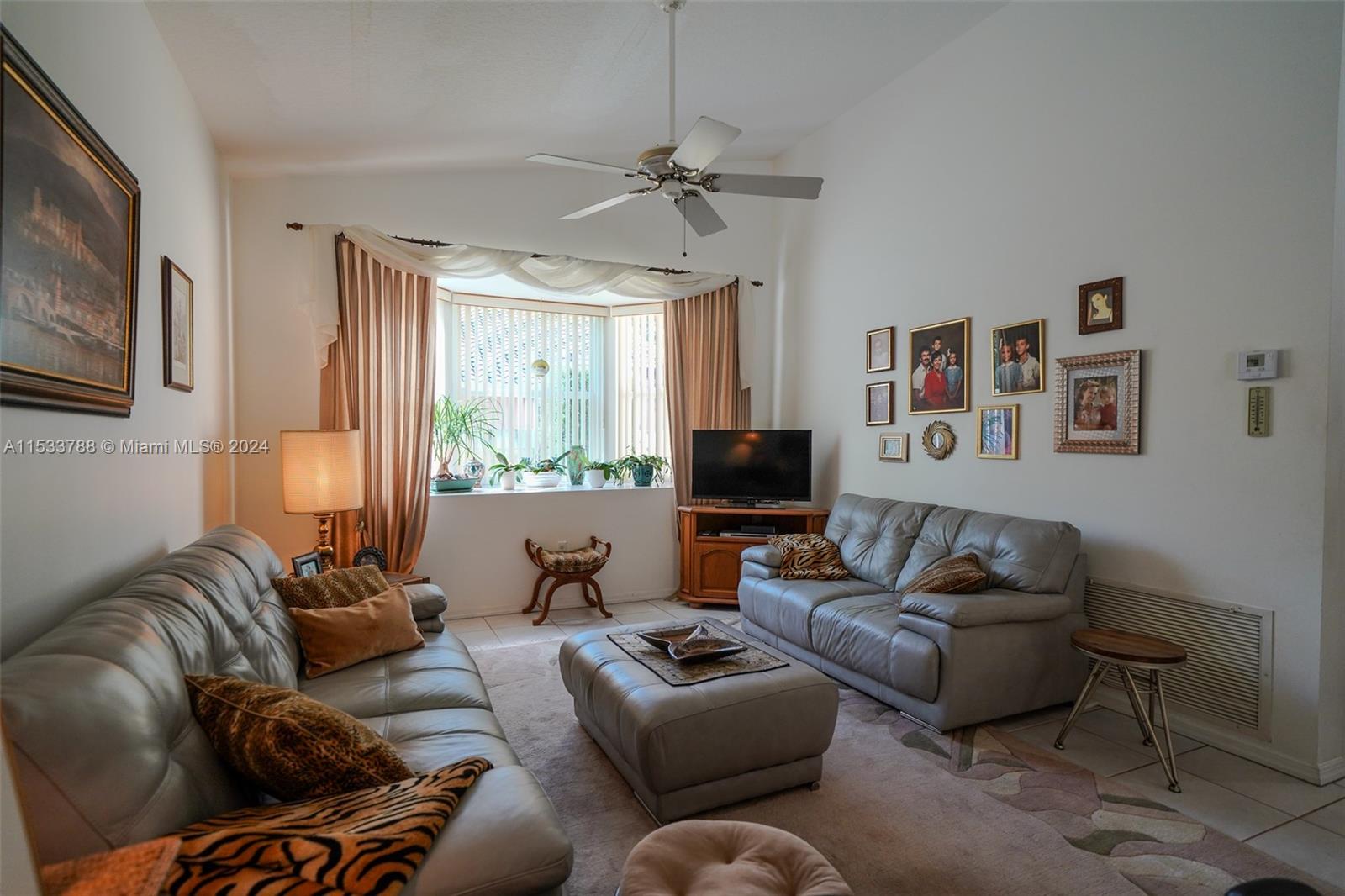 PEBBLE CREEK AT JACARANDA - Residential