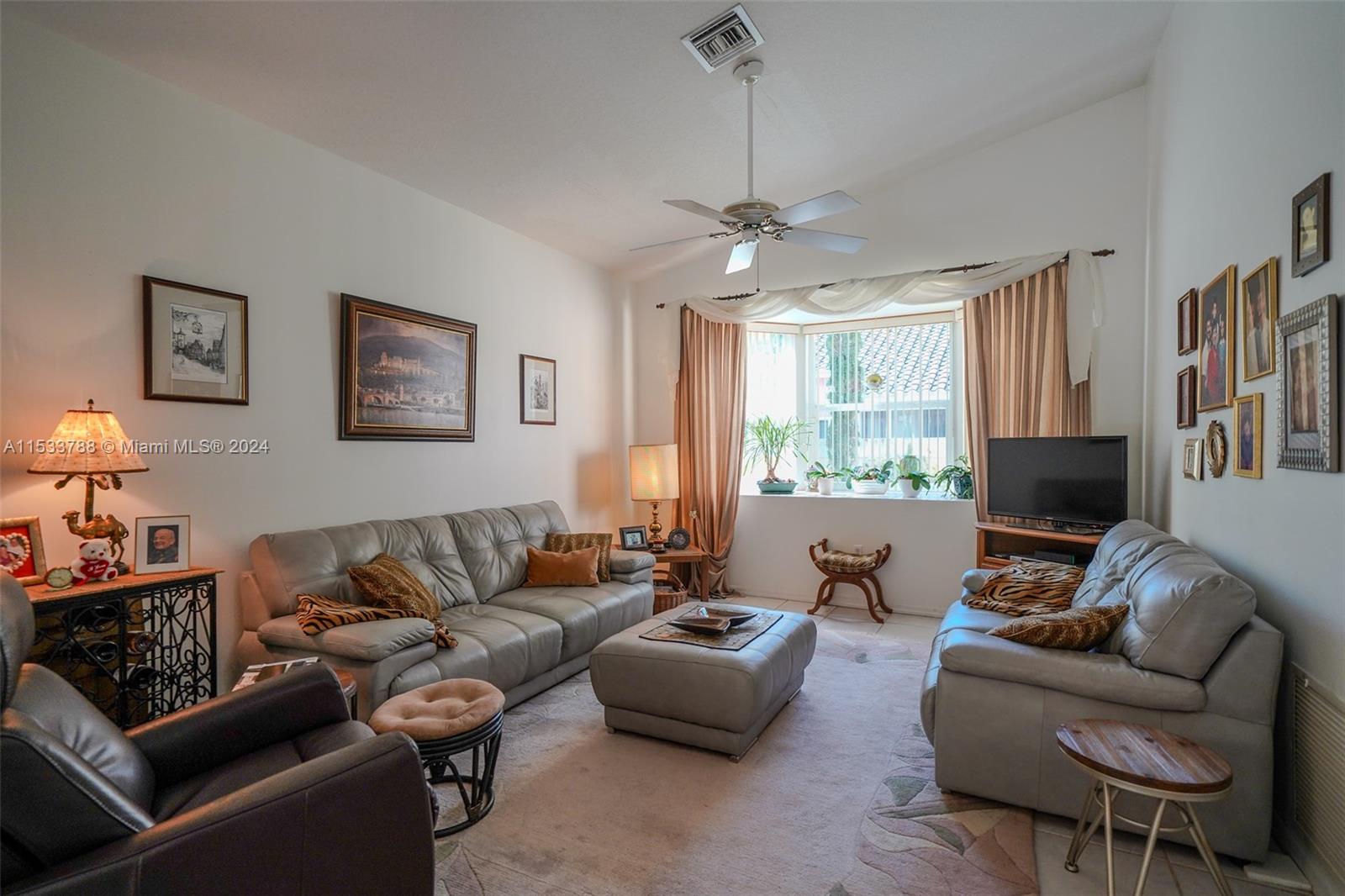 PEBBLE CREEK AT JACARANDA - Residential