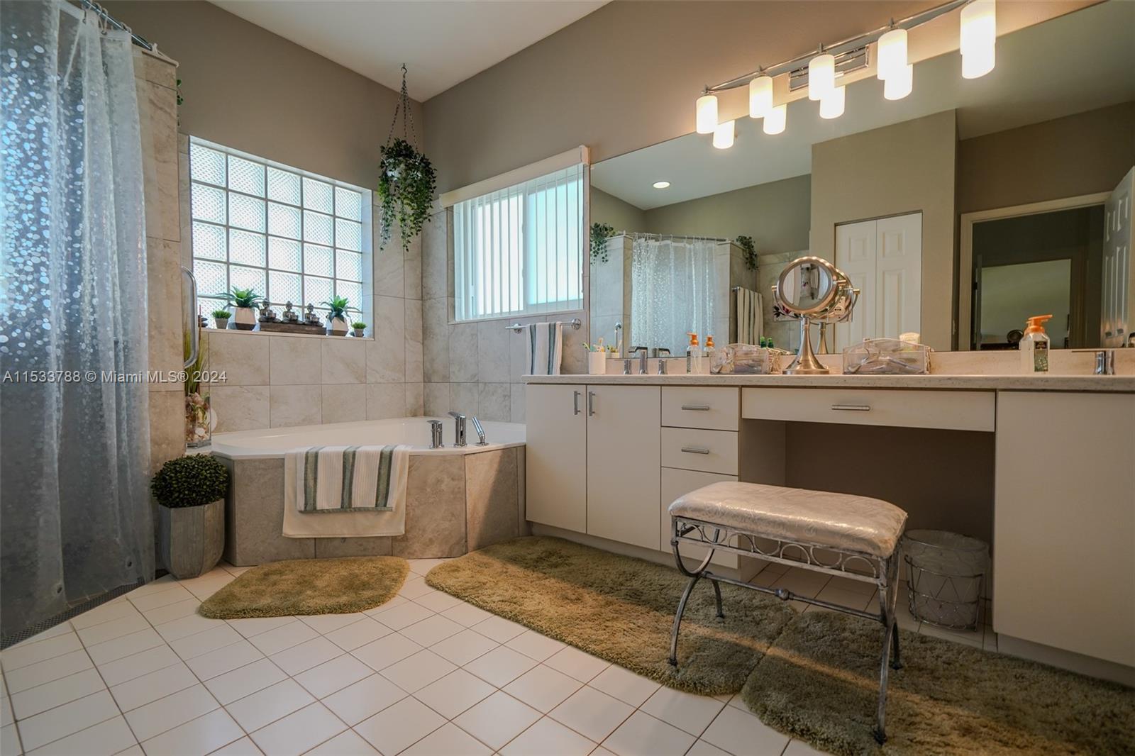 PEBBLE CREEK AT JACARANDA - Residential
