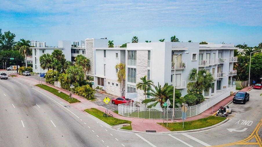 HUGE & BRIGHT TOTALLY REDONE 2 BED/2 BATHS WITH BALCONY ,NEW LED LIGHTING ALL OVER,NEW KITCHEN,NEW APPLIANCES, NEW BATHROOMS , NEW WASHER/DRYER , NEW FLOOR ETC... QUIET PET OK FAST APPROVAL IF WELL DOCUMENTED, PARKING AVAILABLE NOT INCLUDED