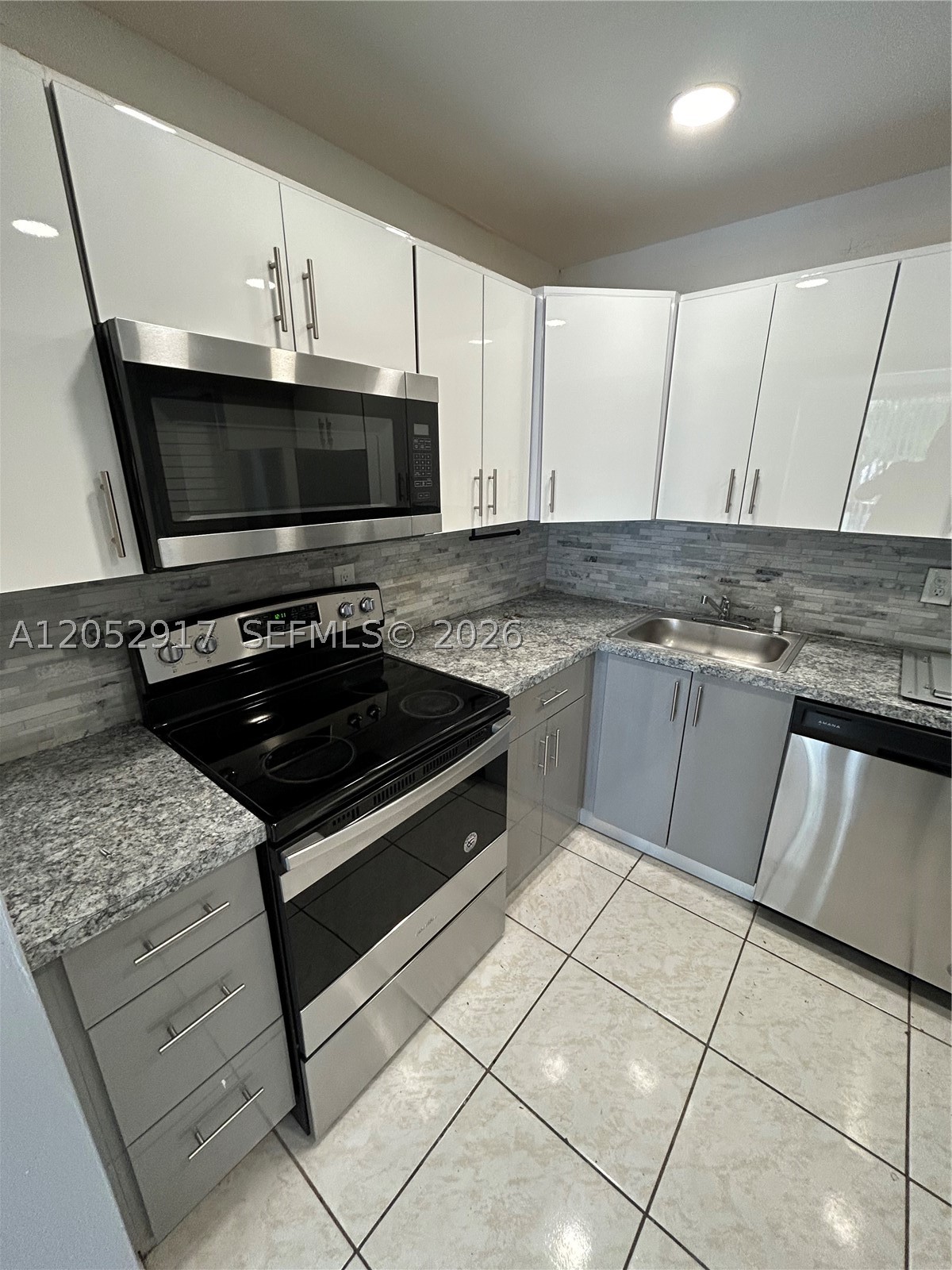 CAPTIVA LAKES VILLAS COND - Residential Lease
