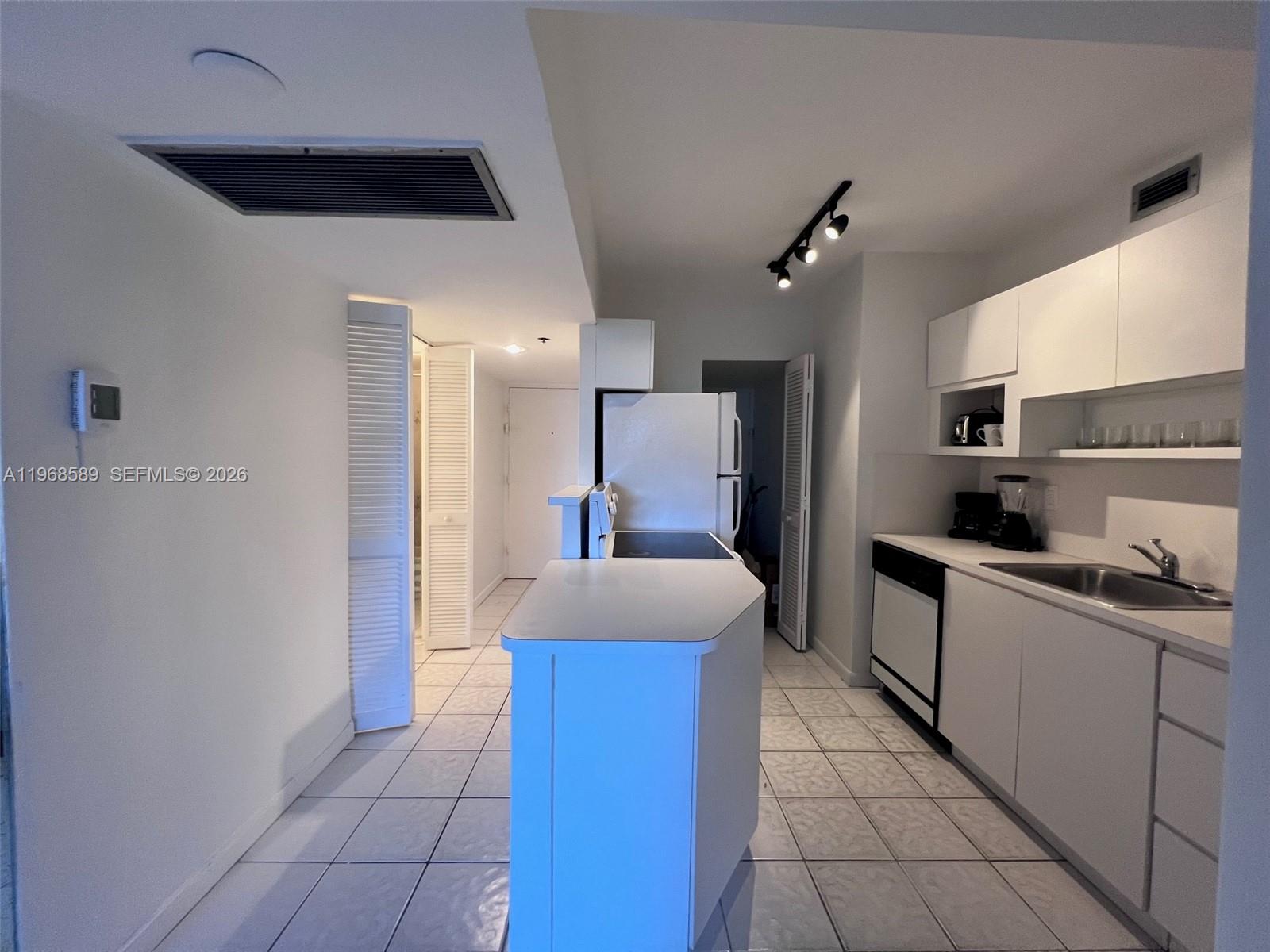 THE DECOPLAGE CONDO - Residential