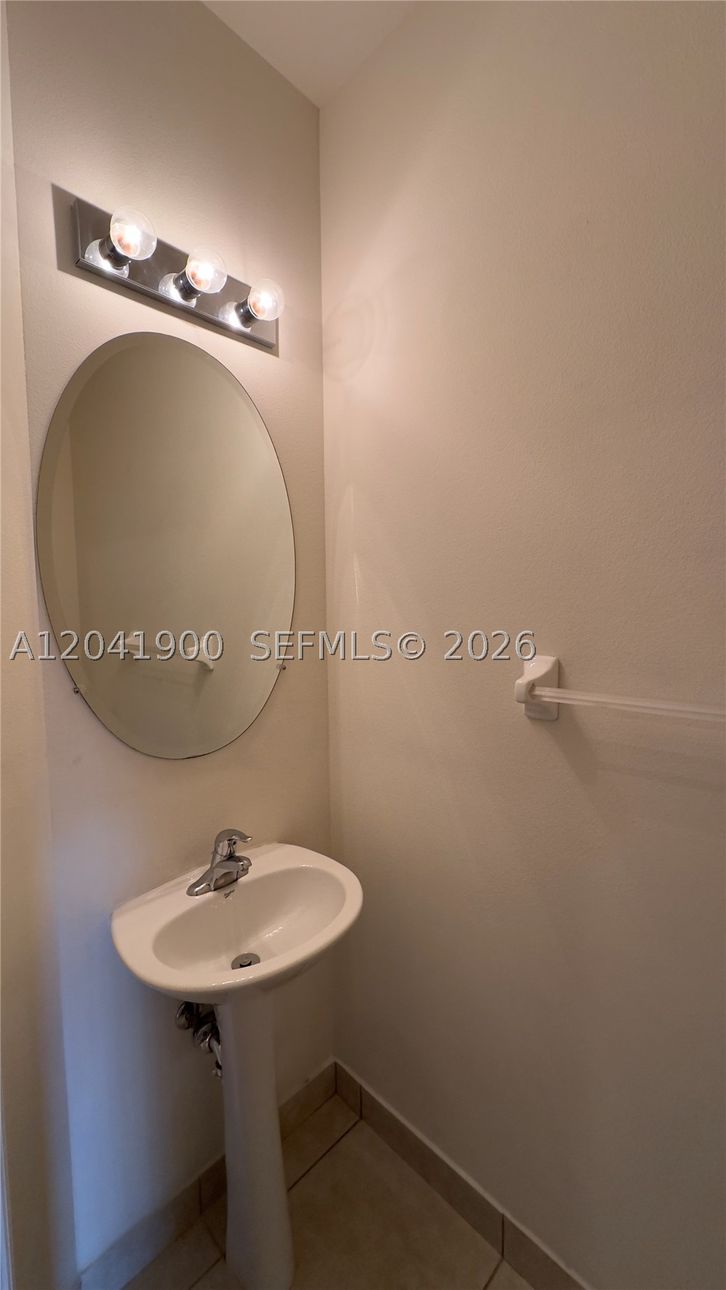 MAGNOLIA BAY CONDOMIMIUM - Residential