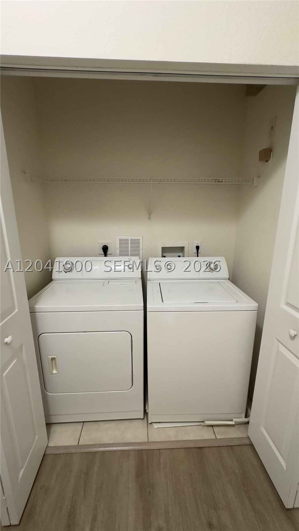 MAGNOLIA BAY CONDOMIMIUM - Residential