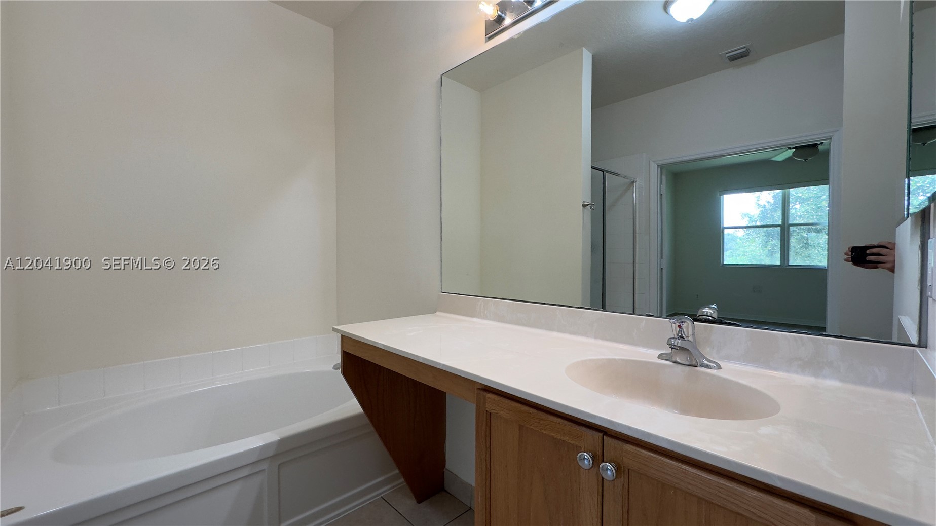 MAGNOLIA BAY CONDOMIMIUM - Residential