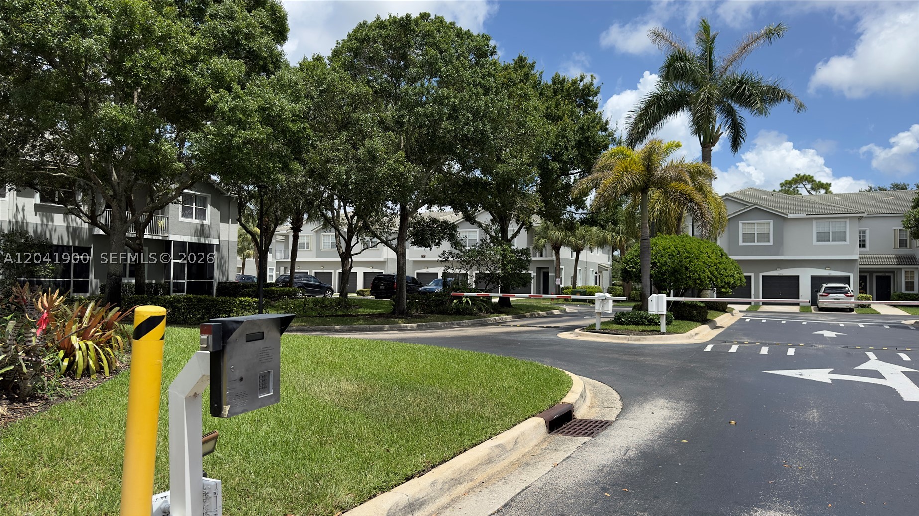 MAGNOLIA BAY CONDOMIMIUM - Residential
