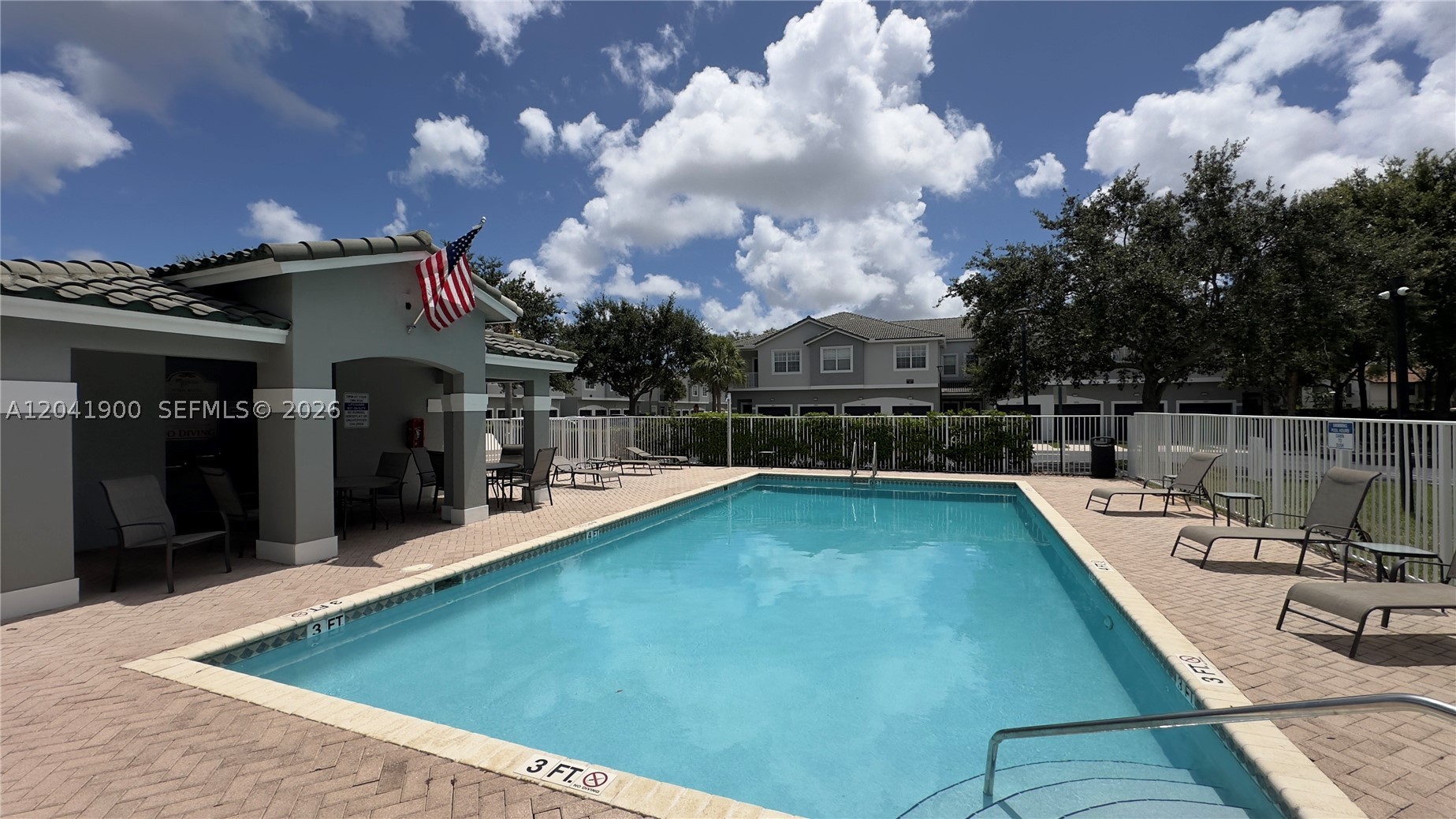 MAGNOLIA BAY CONDOMIMIUM - Residential