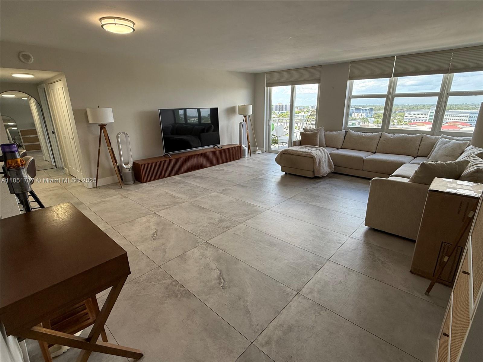 BAYVIEW TOWERS CONDO SOUT - Residential
