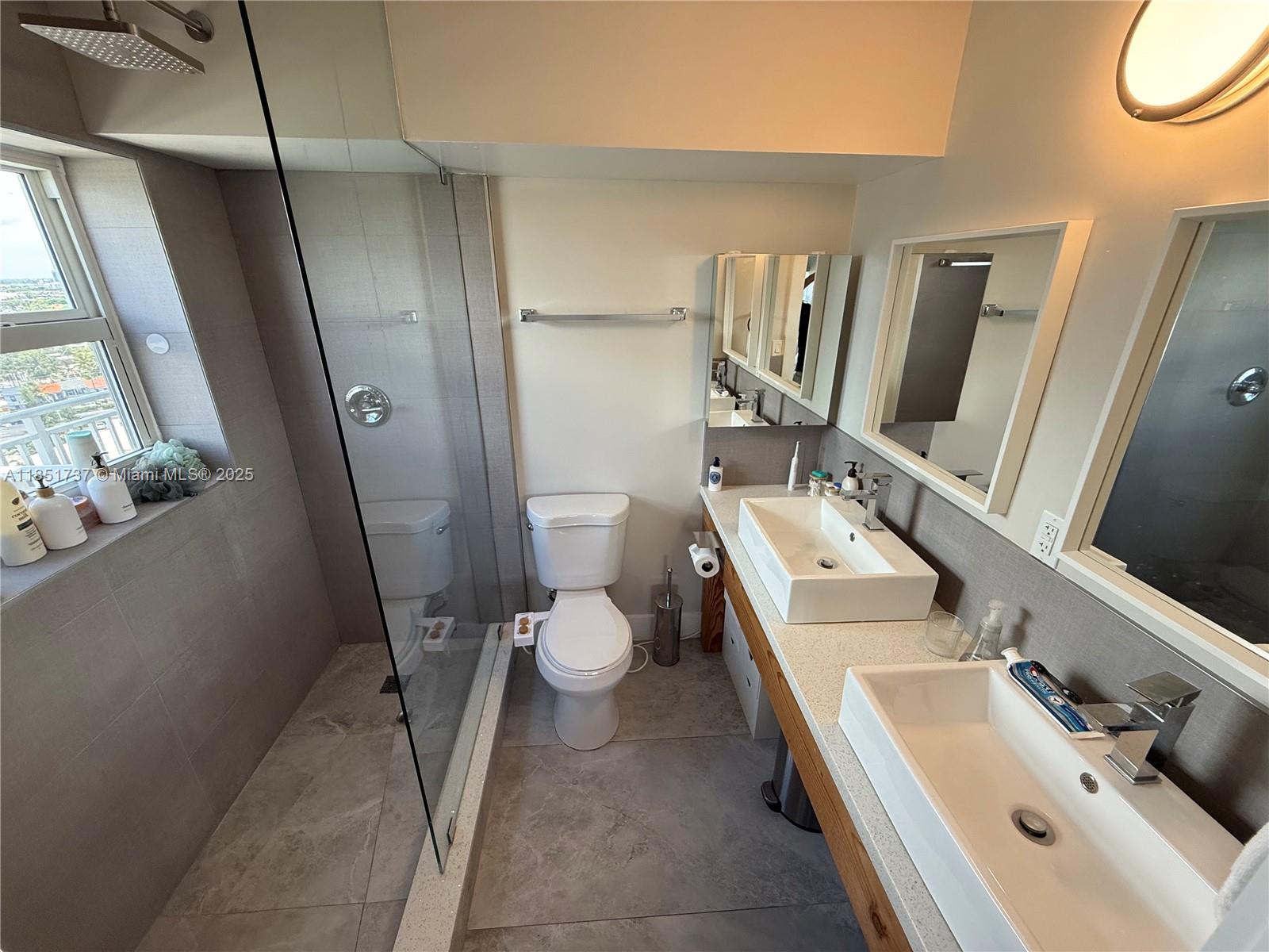 BAYVIEW TOWERS CONDO SOUT - Residential
