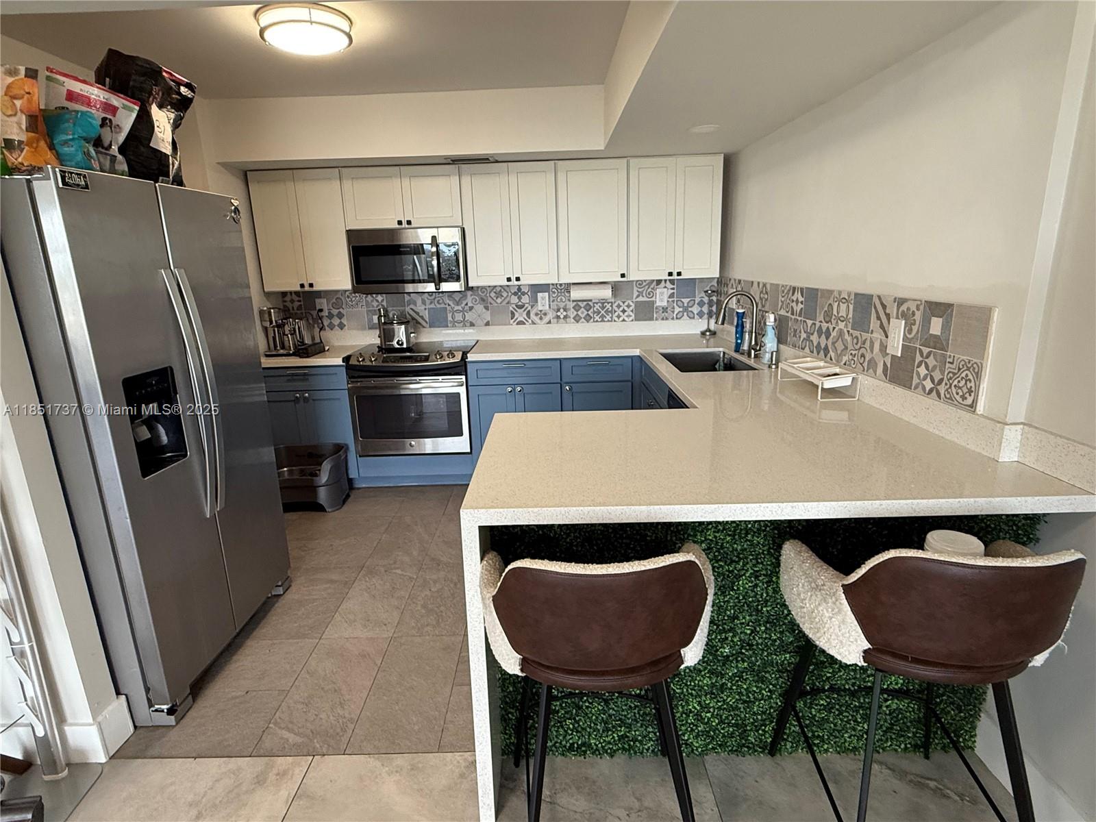 BAYVIEW TOWERS CONDO SOUT - Residential