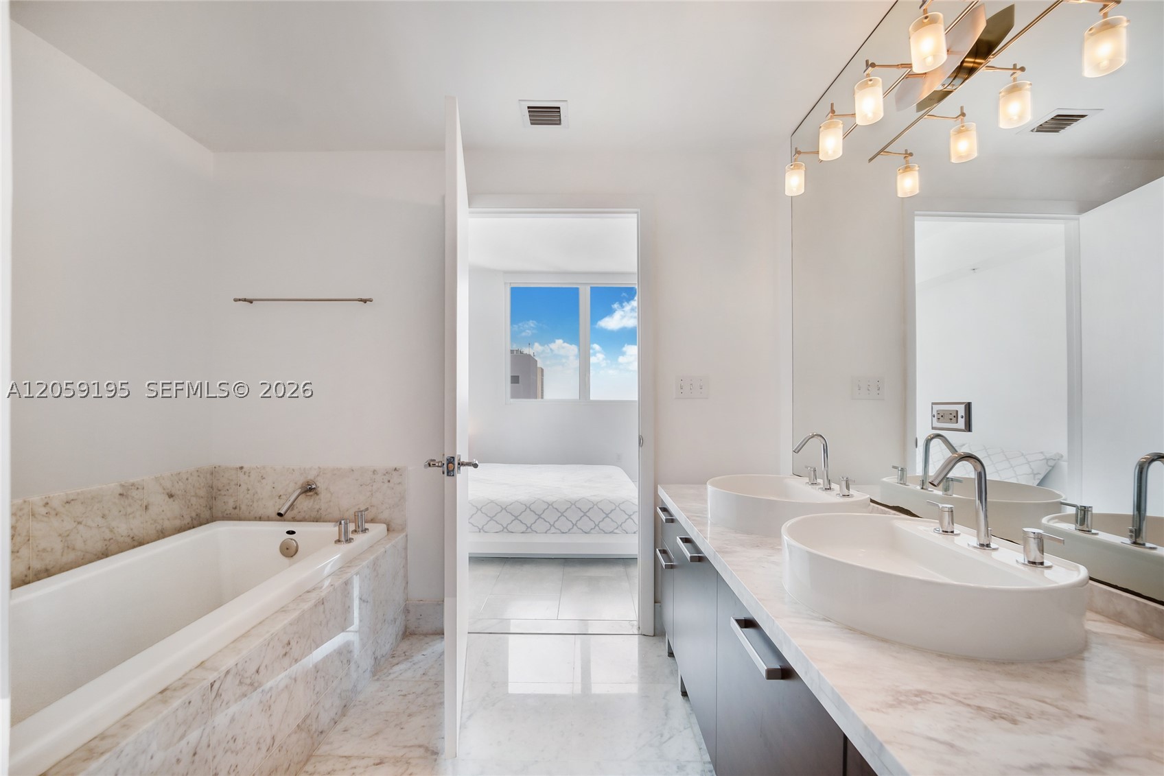 VIZCAYNE SOUTH CONDO - Residential