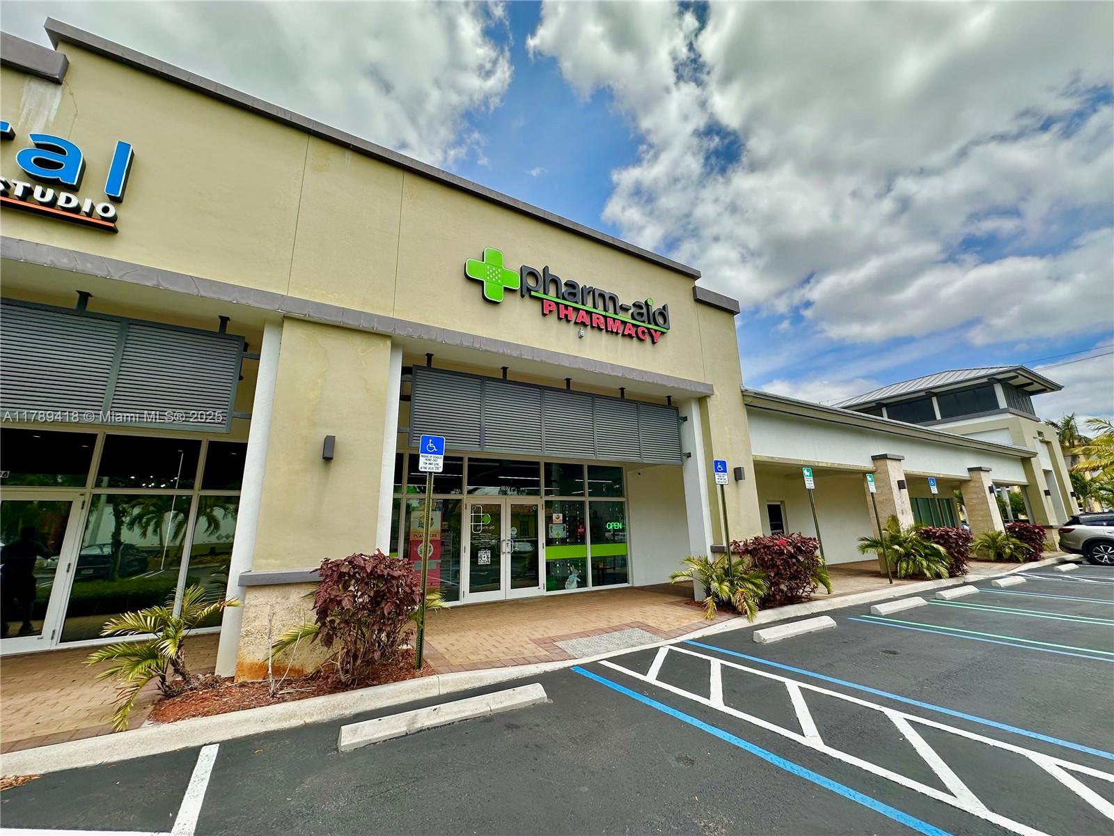 Business Opportunity in Miami. Fully Operational Pharmacy for Sale. Your own business without starting from scratch. Fully operational pharmacy, strategically located on 107th Ave between Sweetwater and Doral. High traffic and excellent commercial visibility. 1,365 square feet, ample customer parking, all necessary licenses, including the DEA license. Don't worry about setup costs, permits, inspections, blueprints, licensing, everything is ready for you to start working from day one. The sale includes, Full inventory, Equipment, Customer database, Supplier contacts, Post-sale training for a smooth transition. This pharmacy represents a solid and profitable investment. It is also an excellent option for buyers seeking opportunities that qualify for certain types of Visas. Call NOW.