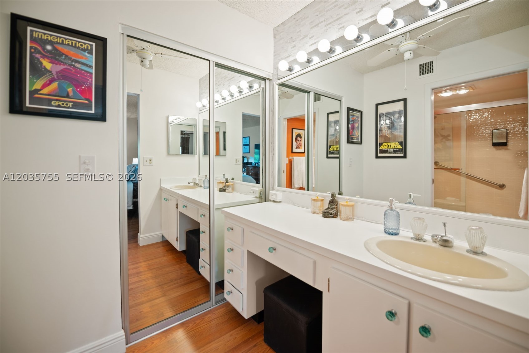 WATERSEDGE AT THE LAKES O - Residential