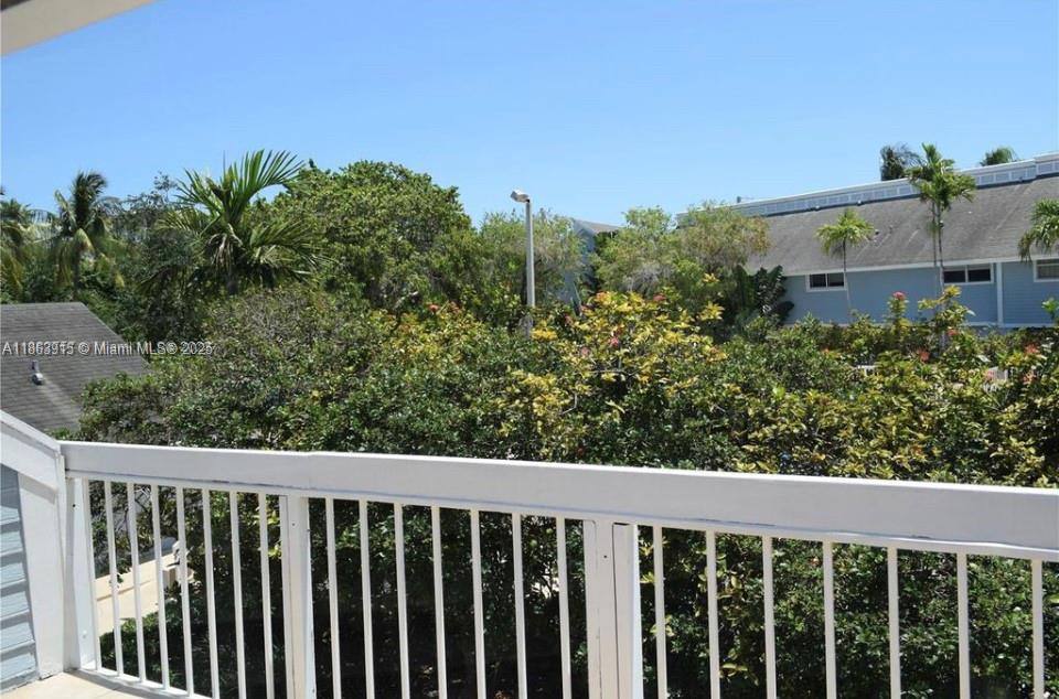 LE PHARE KEY BISCAYNE CON - Residential Lease
