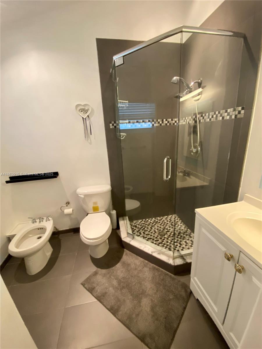 LE PHARE KEY BISCAYNE CON - Residential Lease