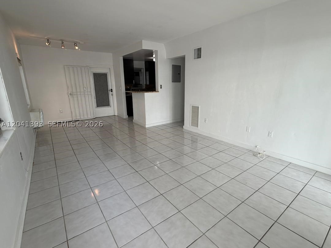 641 ESPANOLA WAY INC COND - Residential