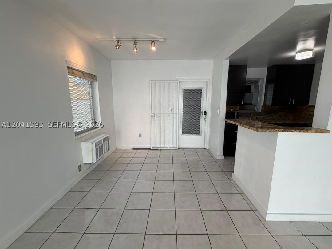 641 ESPANOLA WAY INC COND - Residential