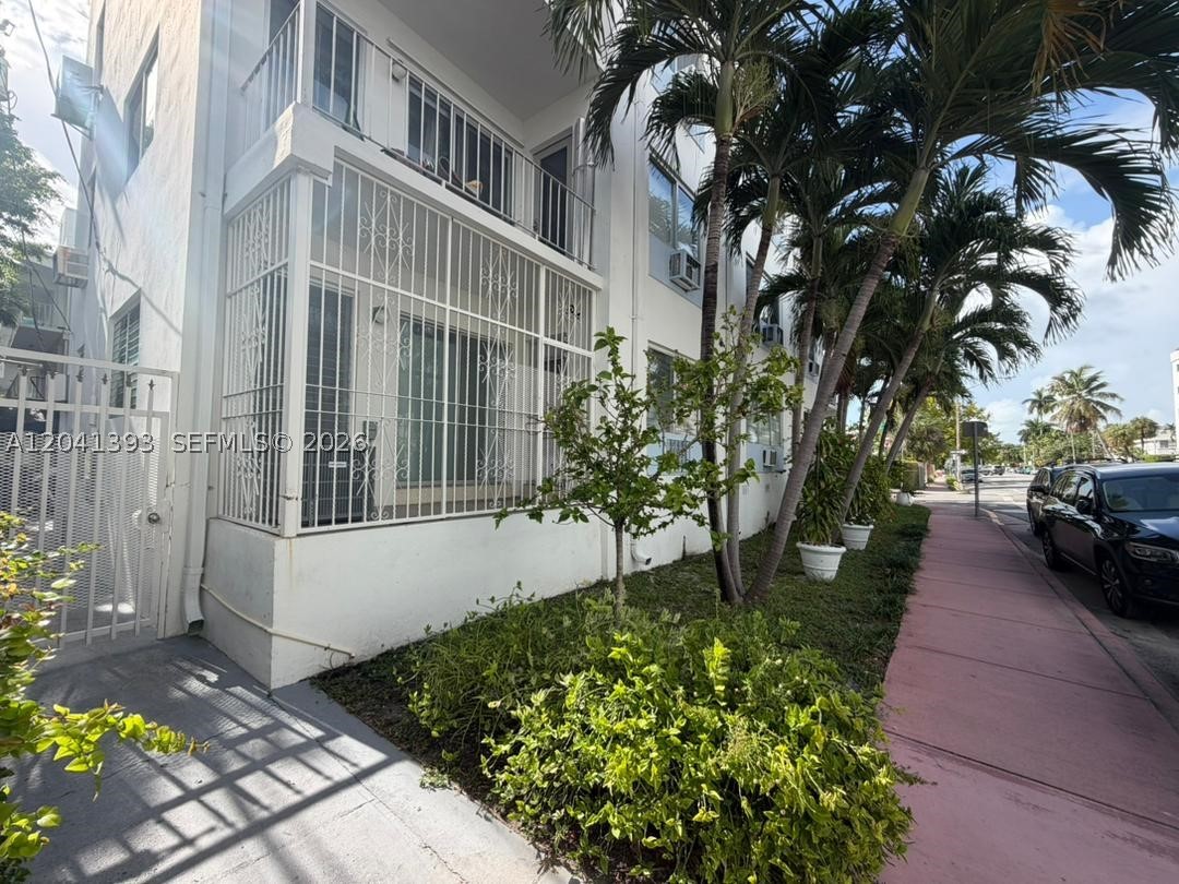 641 ESPANOLA WAY INC COND - Residential