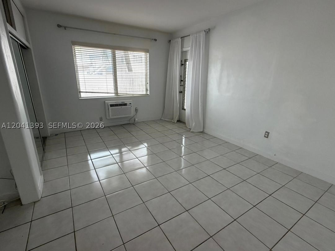 641 ESPANOLA WAY INC COND - Residential