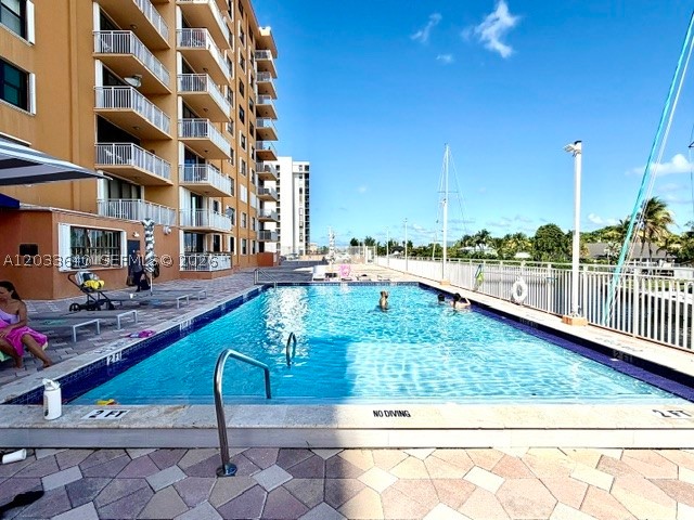 WATERSIDE TOWERS CONDO - Residential