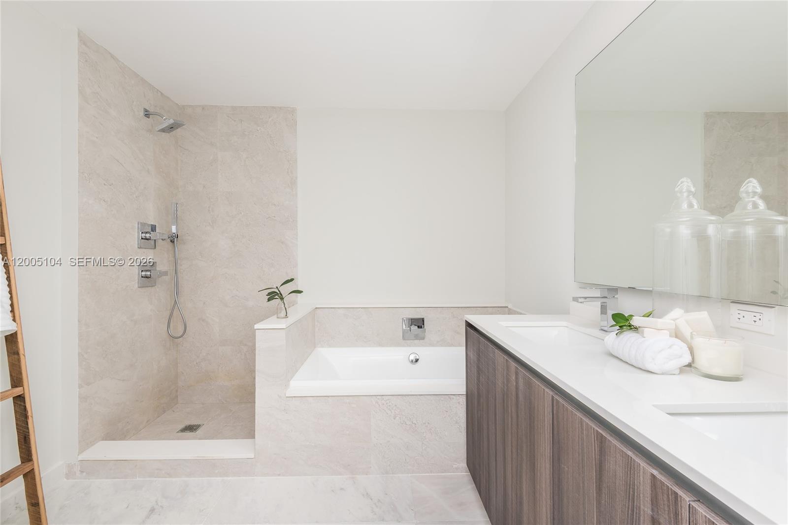 ARIA ON THE BAY CONDO - Residential