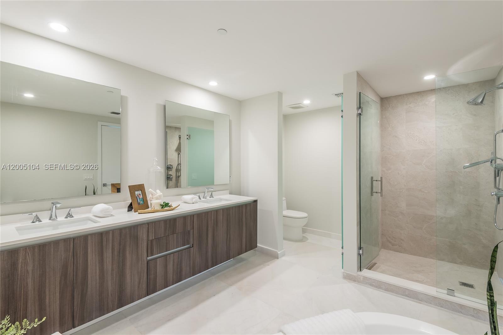 ARIA ON THE BAY CONDO - Residential