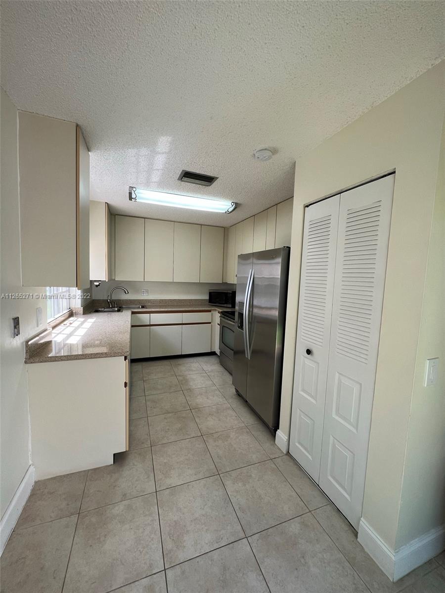 COUNTRY ISLES PH II - Residential Lease