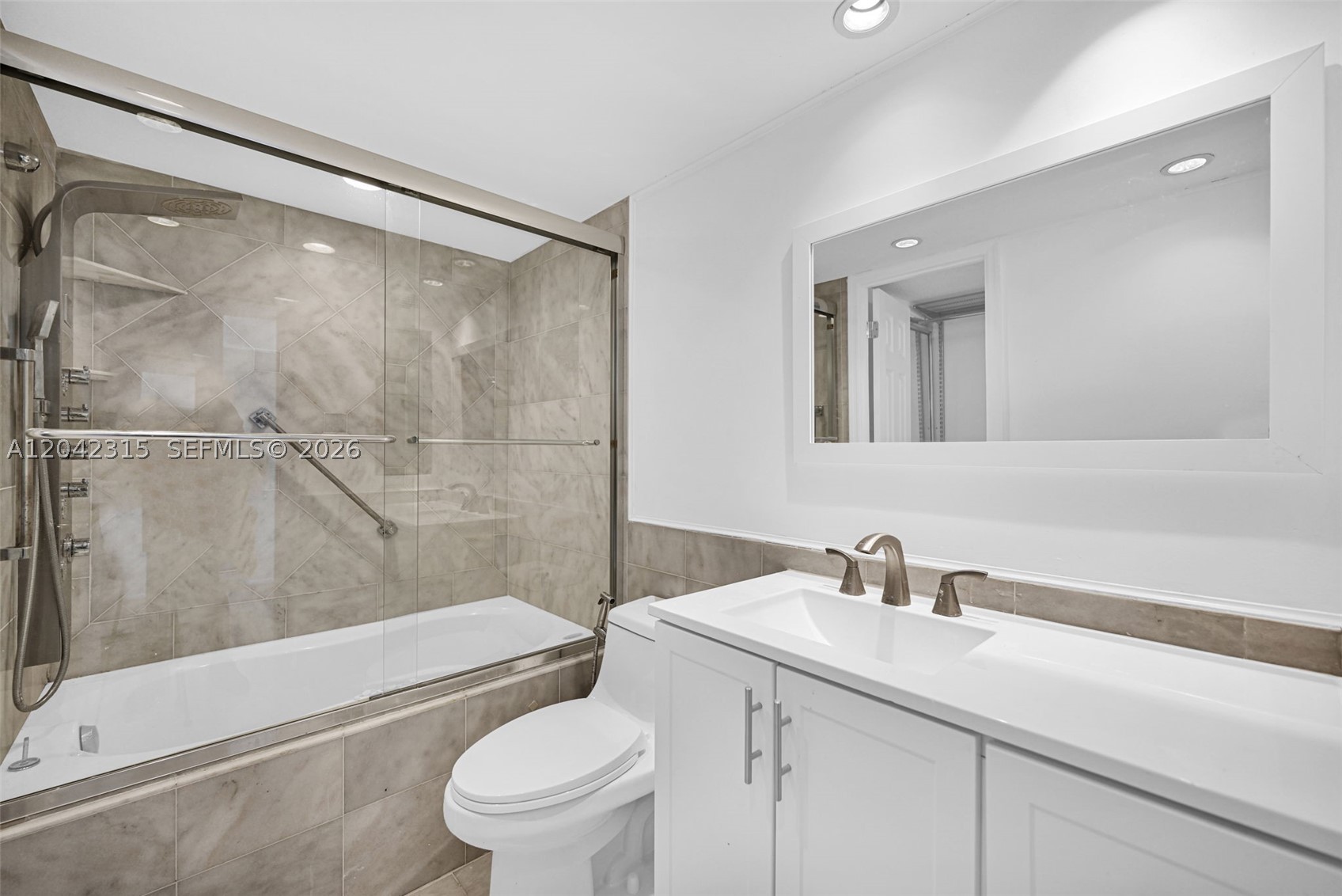 COMMODORE PLAZA CONDO - Residential