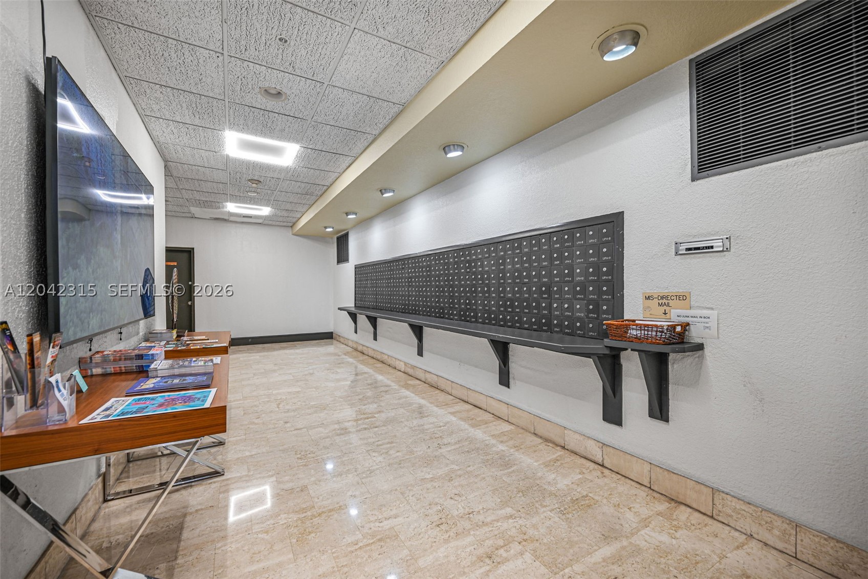 COMMODORE PLAZA CONDO - Residential