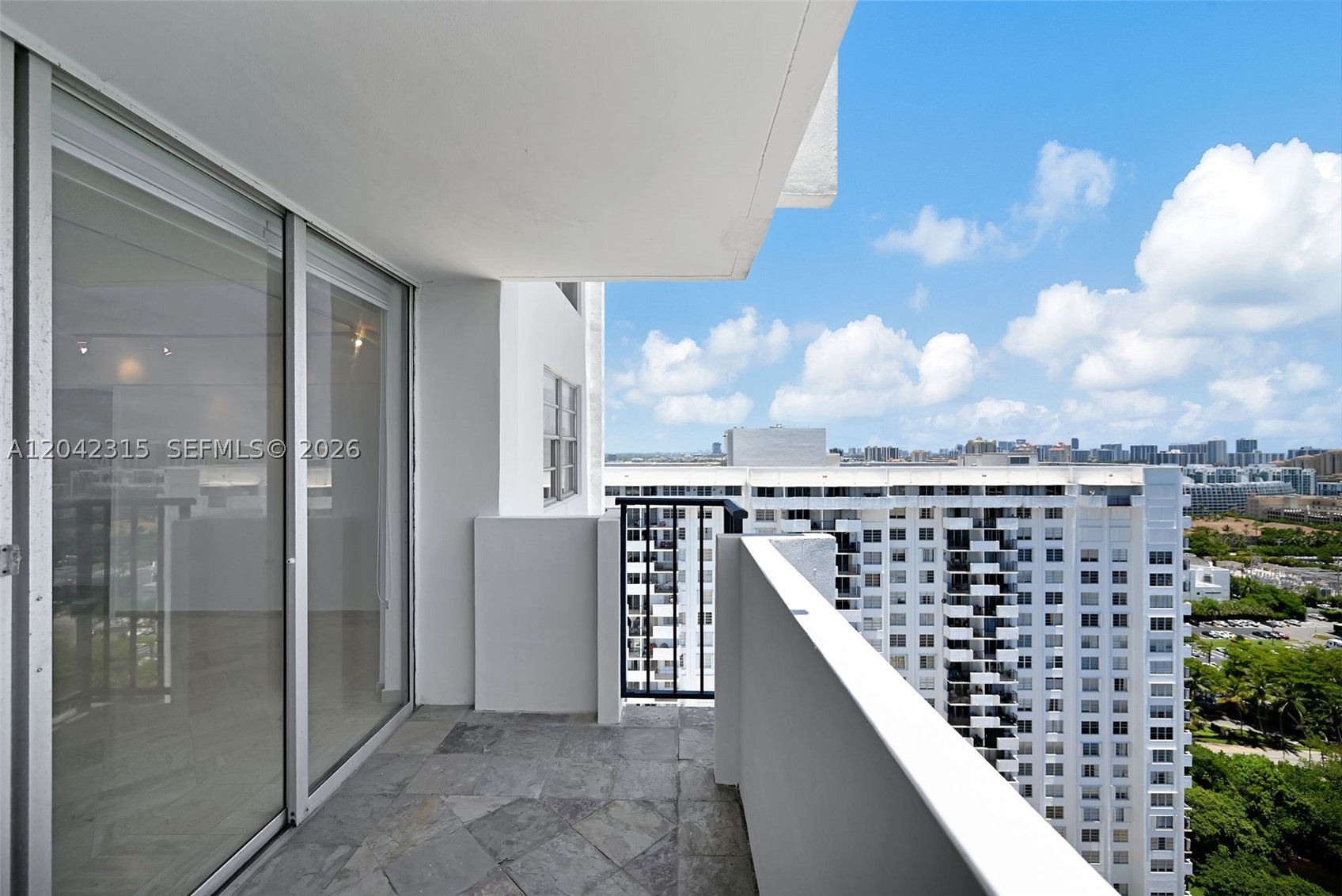 COMMODORE PLAZA CONDO - Residential